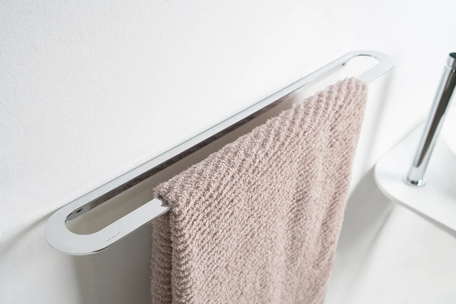 BARN Towel Rail 60-Towel Rails & Towel Rings-high-end bathtub showroom Hong Kong, Infinite Bath, Infinite Showroom, mirror cabinet,Bathtub details, Bathroom Accessories,bathroom solid surface, bathroom tailor,bathroom furniture, 浴室物料,浴室配件,浴缸香港, Bathroomware ,Bespoke bathroom,洗手盤 訂造,Cloakroom,Vanities, Mirrors,Bathroom Furniture, 浴室裝修,浴室 櫃 訂造