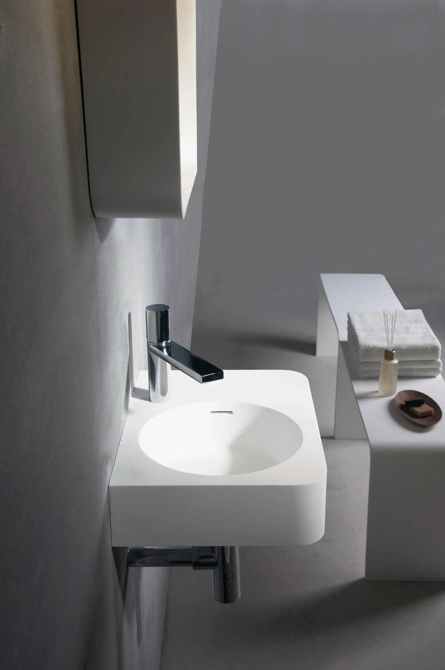 Cirque WM 45L with Towel Bar-WALL MOUNT WASHBASINS-訂造一體無縫洗手盆,Tailor made Washbasins,waterbasin hk, 浴室物料,浴室裝修,訂造洗手盆,浴室翻新,Bathroomware ,Bespoke bathroom,浴室配件,訂造浴室潔具,訂造浴室傢俬,香港 浴室設計 公司,best custom bathroom furniture HK, Infinite Bath