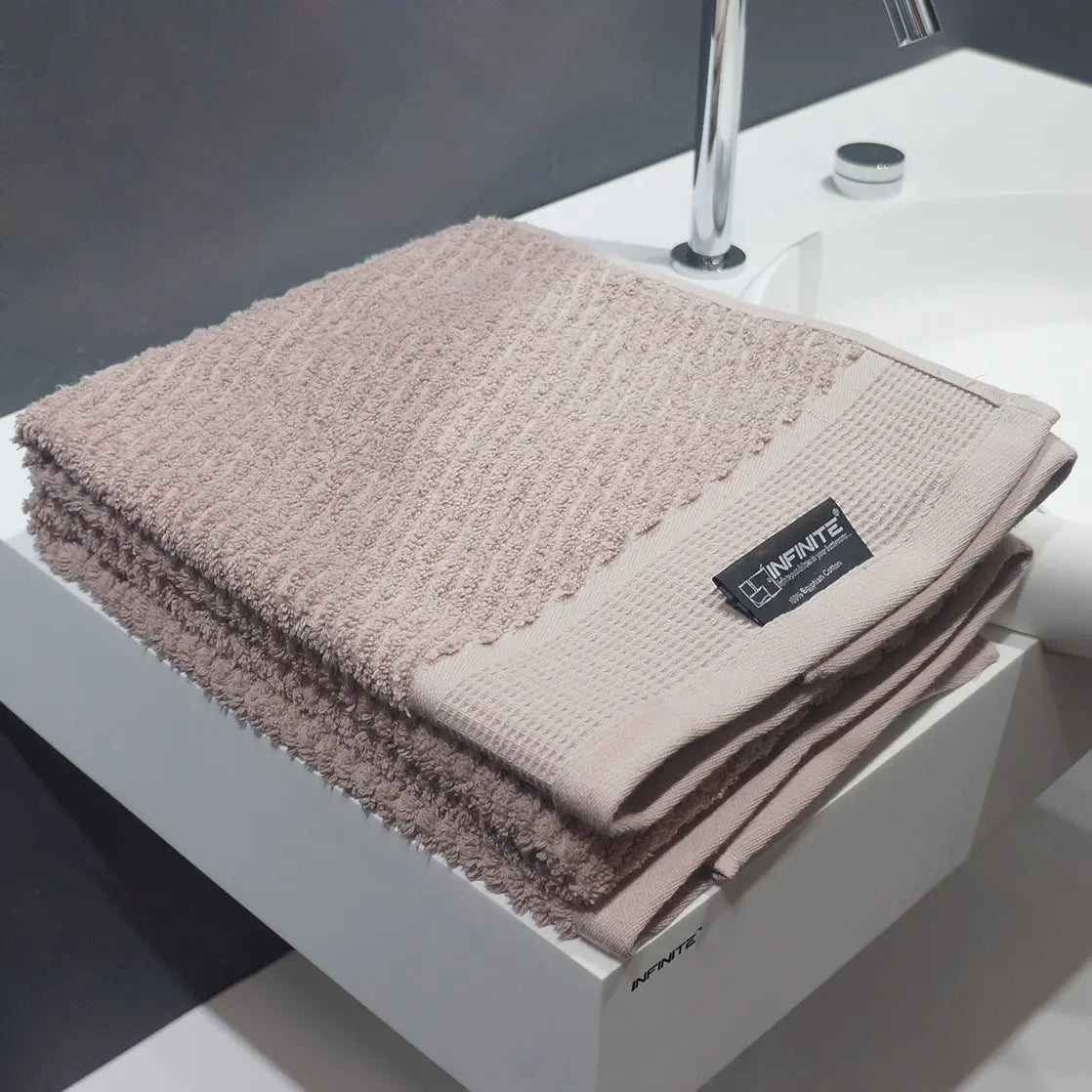 Egyptian Bath Towel-Towels-INFINITE BATH-訂造洗手盆,浴室翻新, small size bathtubs, custom-made bathtub HK,freestanding bathtub Hong Kong, 獨立式 浴缸 香港, premium bathtub brands HK, Where to buy bathtubs in Hong Kong, best custom bathroom furniture HK, Infinite Bath, Infinite浴缸, Cloakroom,Vanities, Mirrors,Bathroom Furniture, 浴室裝修,浴室 櫃 訂造