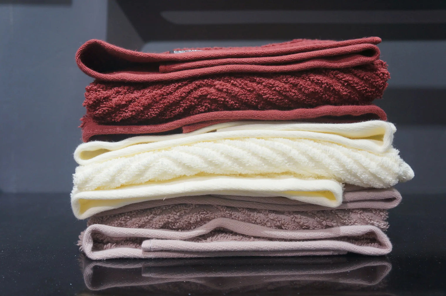 face towel-Towels-INFINITE BATH-訂造洗手盆,浴室翻新, small size bathtubs, custom-made bathtub HK,freestanding bathtub Hong Kong, 獨立式 浴缸 香港, premium bathtub brands HK, Where to buy bathtubs in Hong Kong, best custom bathroom furniture HK, Infinite Bath, Infinite浴缸, Cloakroom,Vanities, Mirrors,Bathroom Furniture, 浴室裝修,浴室 櫃 訂造