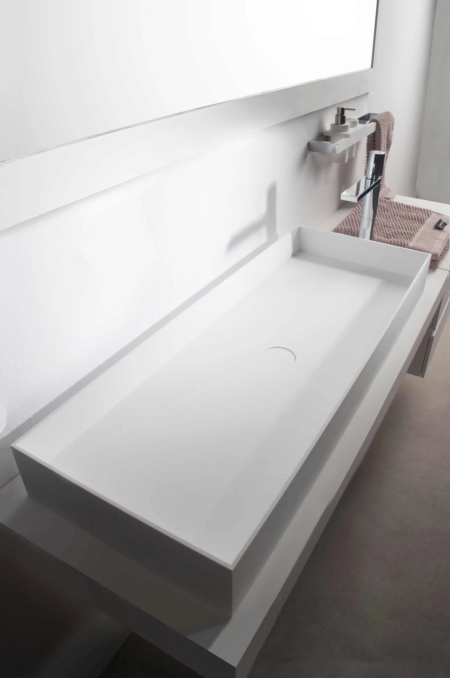 Super Thin Edge R 100-OVERCOUNTER WASHBASINS-訂造一體無縫洗手盆,Tailor made Washbasins,waterbasin hk, 浴室物料,浴室裝修,訂造洗手盆,浴室翻新,Bathroomware ,Bespoke bathroom,浴室配件,訂造浴室潔具,訂造浴室傢俬,香港 浴室設計 公司,best custom bathroom furniture HK, Infinite Bath