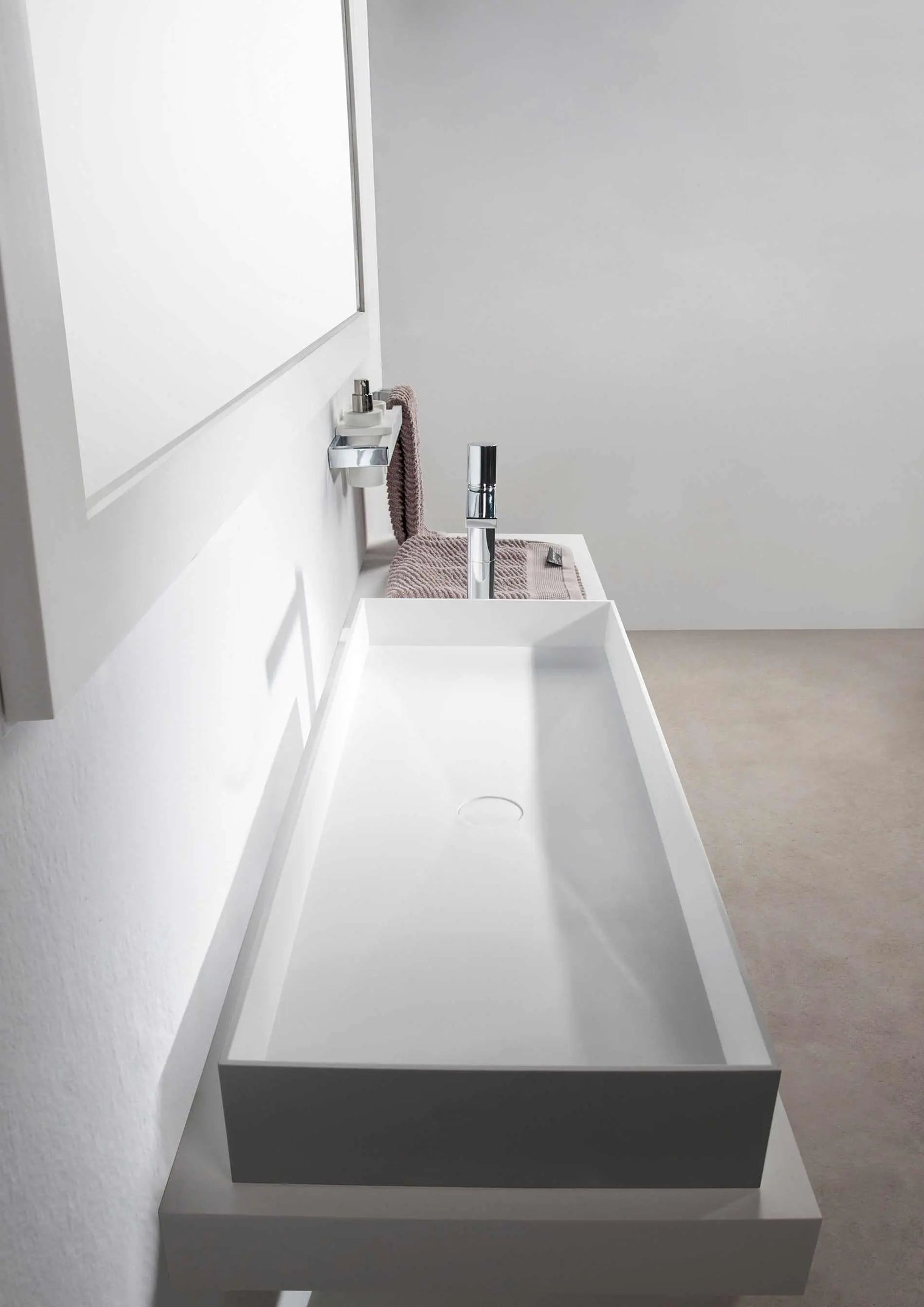 Super Thin Edge R 100-OVERCOUNTER WASHBASINS-訂造一體無縫洗手盆,Tailor made Washbasins,waterbasin hk, 浴室物料,浴室裝修,訂造洗手盆,浴室翻新,Bathroomware ,Bespoke bathroom,浴室配件,訂造浴室潔具,訂造浴室傢俬,香港 浴室設計 公司,best custom bathroom furniture HK, Infinite Bath
