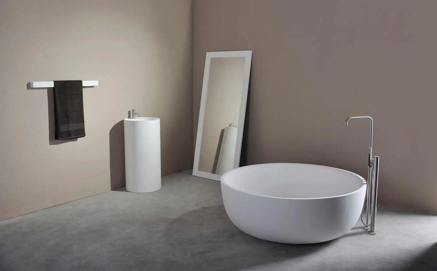 Torino 135-BATHTUB-INFINITE-訂造洗手盆,浴室翻新, small size bathtubs, custom-made bathtub HK,freestanding bathtub Hong Kong, 獨立式 浴缸 香港, premium bathtub brands HK, Where to buy bathtubs in Hong Kong, best custom bathroom furniture HK, Infinite Bath, Infinite浴缸, Cloakroom,Vanities, Mirrors,Bathroom Furniture, 浴室裝修,浴室 櫃 訂造